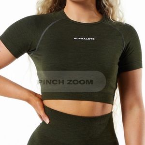 AMPLIFY SS CROP
Evergreen Women's Seamless Crop Top